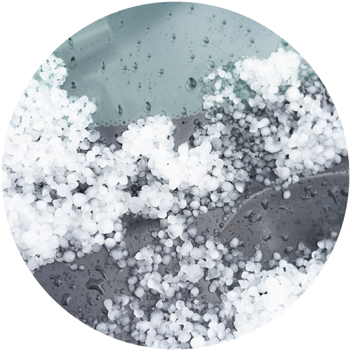 雹が降って車にへこみがいくつもできてしまった