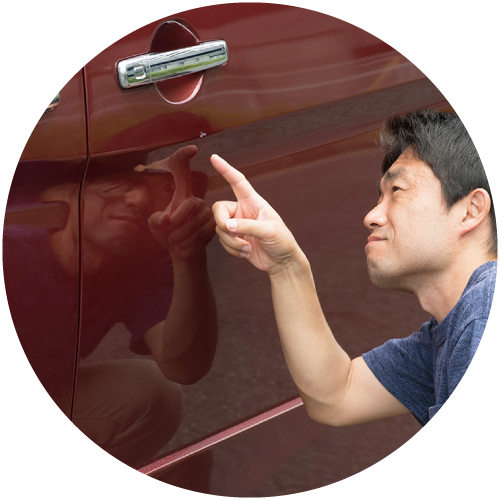 隣の車のドアが当たってしまった